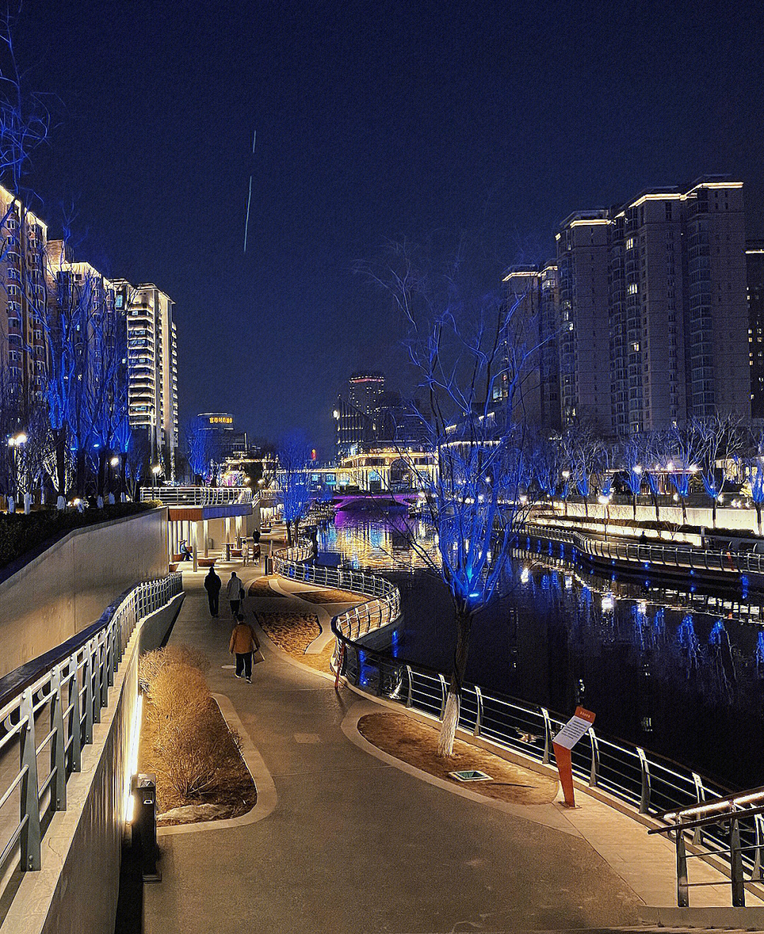 北京蓝色港湾地铁图片