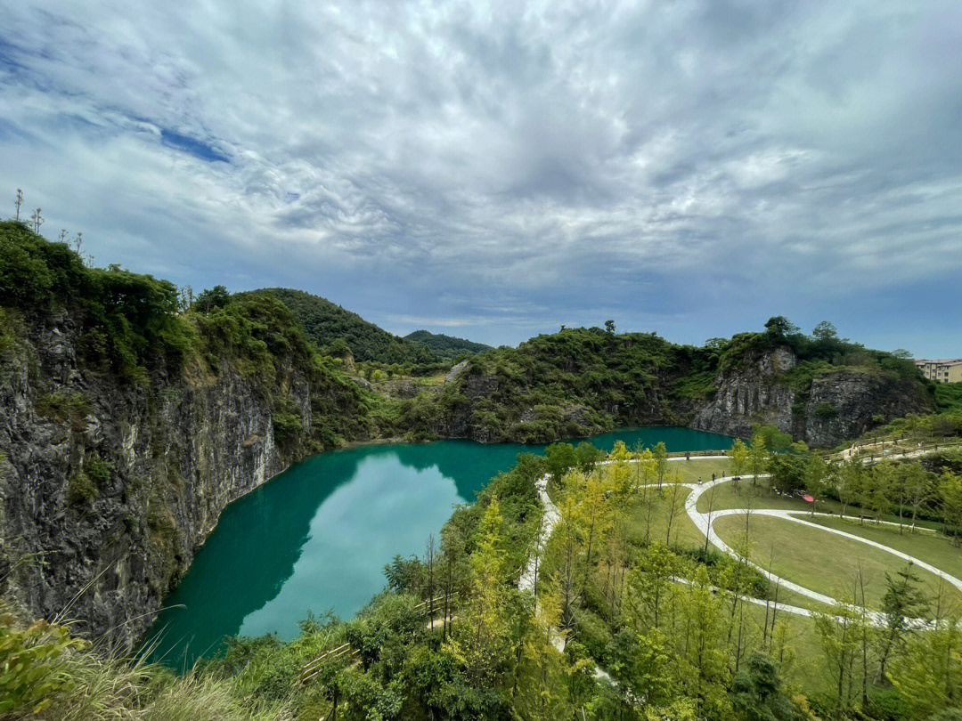 上栗矿坑公园图片