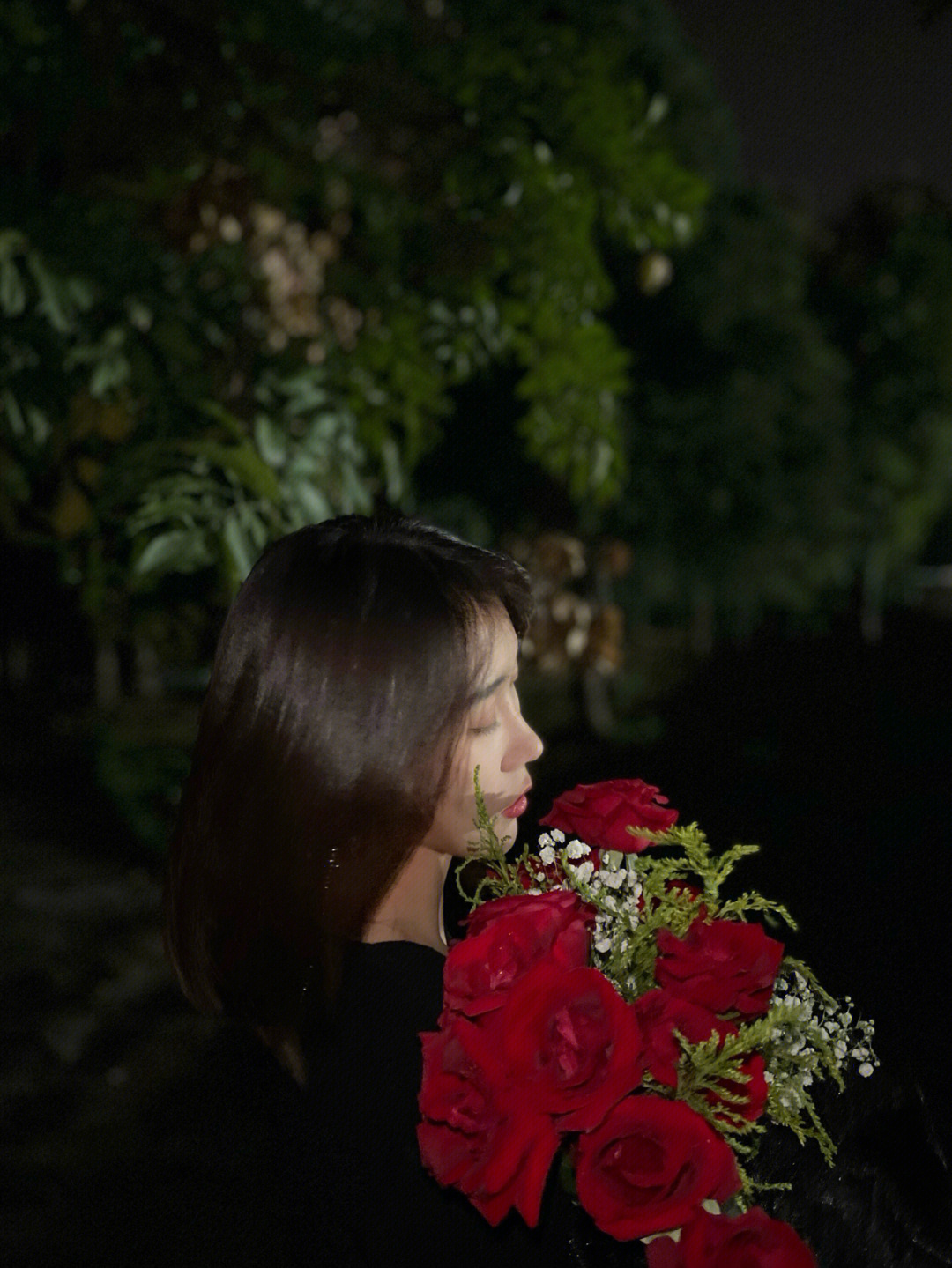 黑纱与红玫瑰玫瑰花拍照文案