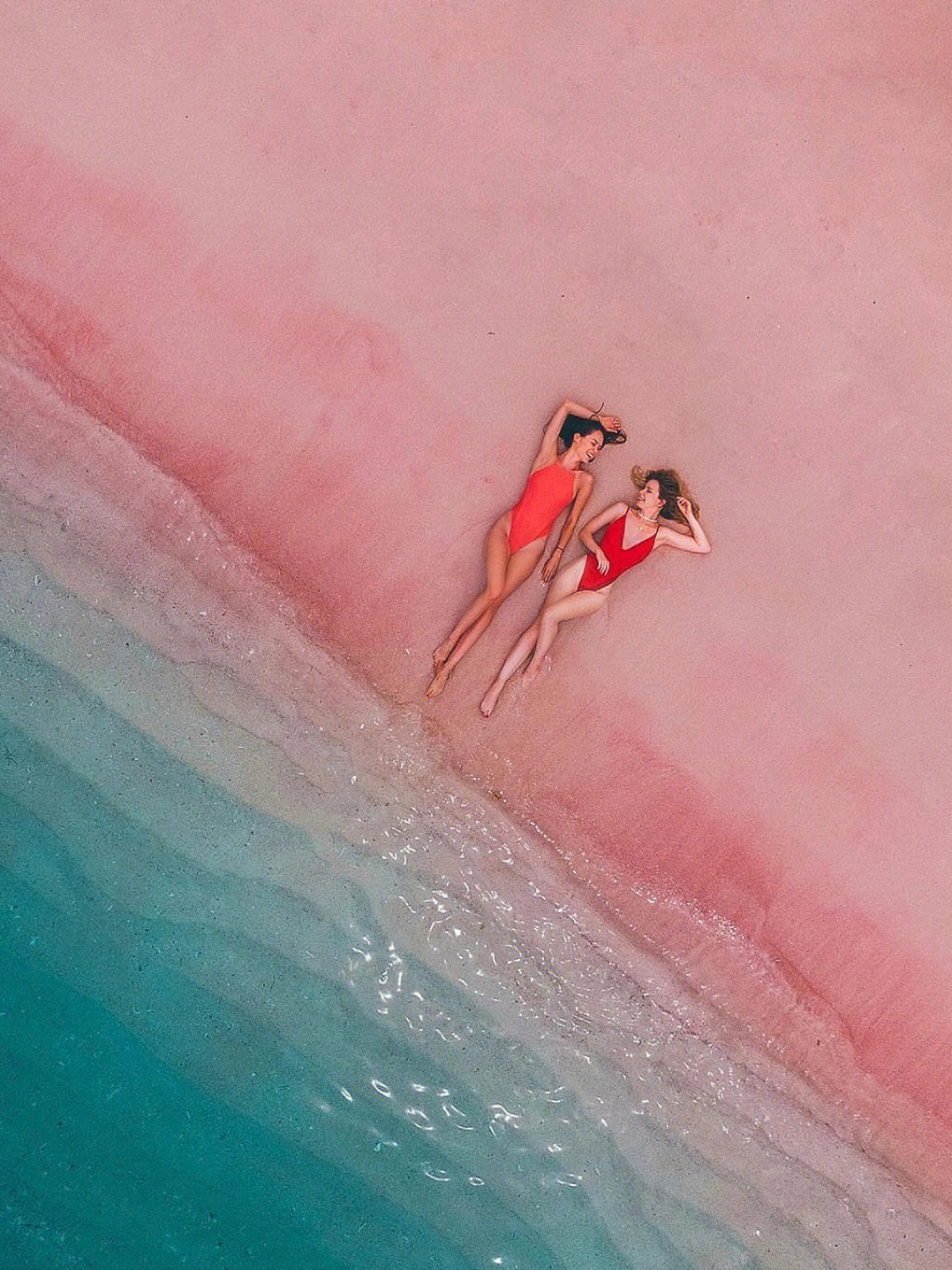 粉红细沙保持着原生态的样子,粉的干净纯粹,这里就是印尼科莫多岛