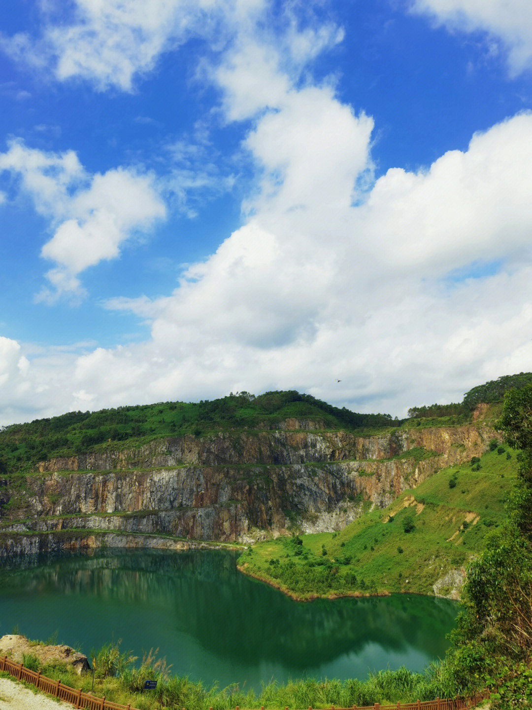 湘西麻溪铺天坑岭图片