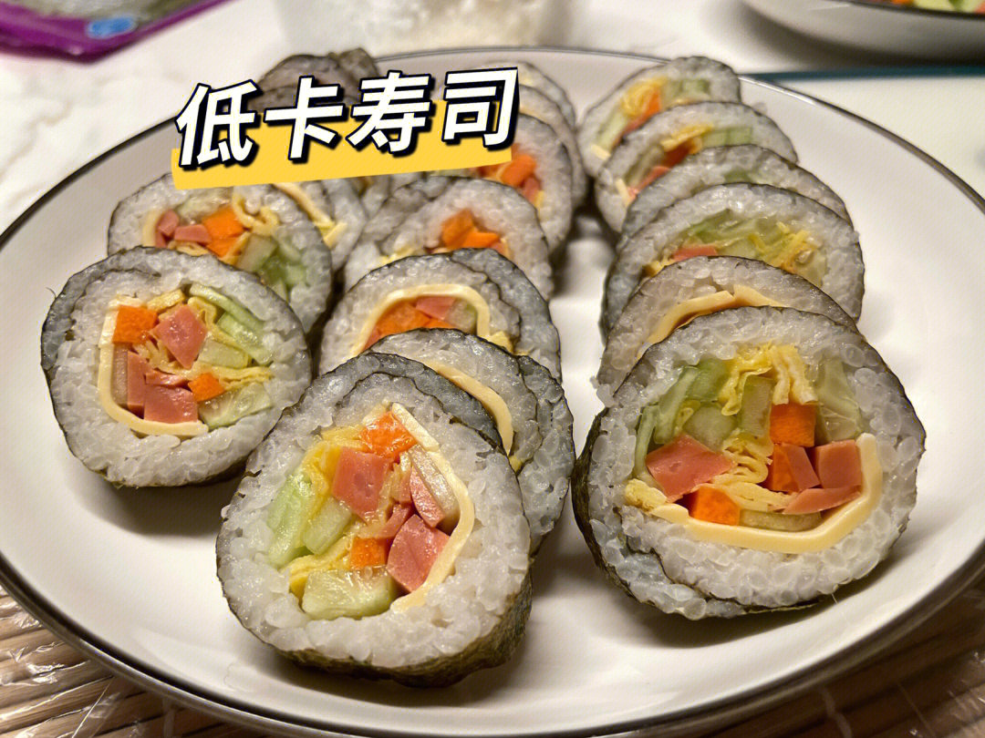 今天分享一个步骤超级简单的紫菜寿司卷97步骤材料:米饭,海苔,鸡蛋