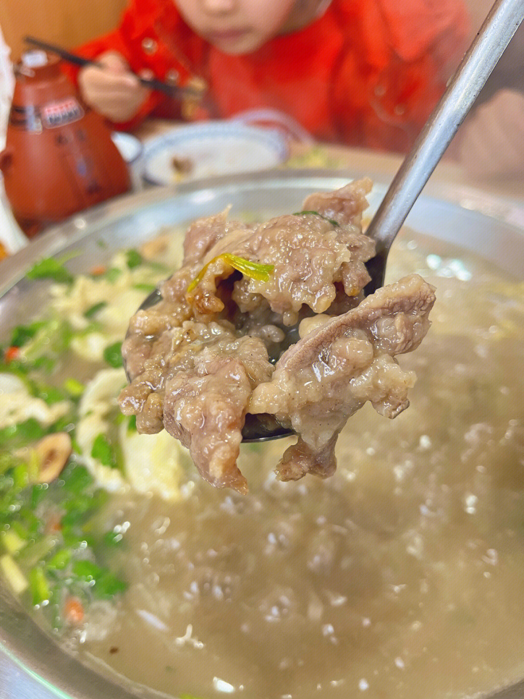 如今搁郑州也管吃上比较地道的面煎羊肉,面炕鸡和土鸡面片了