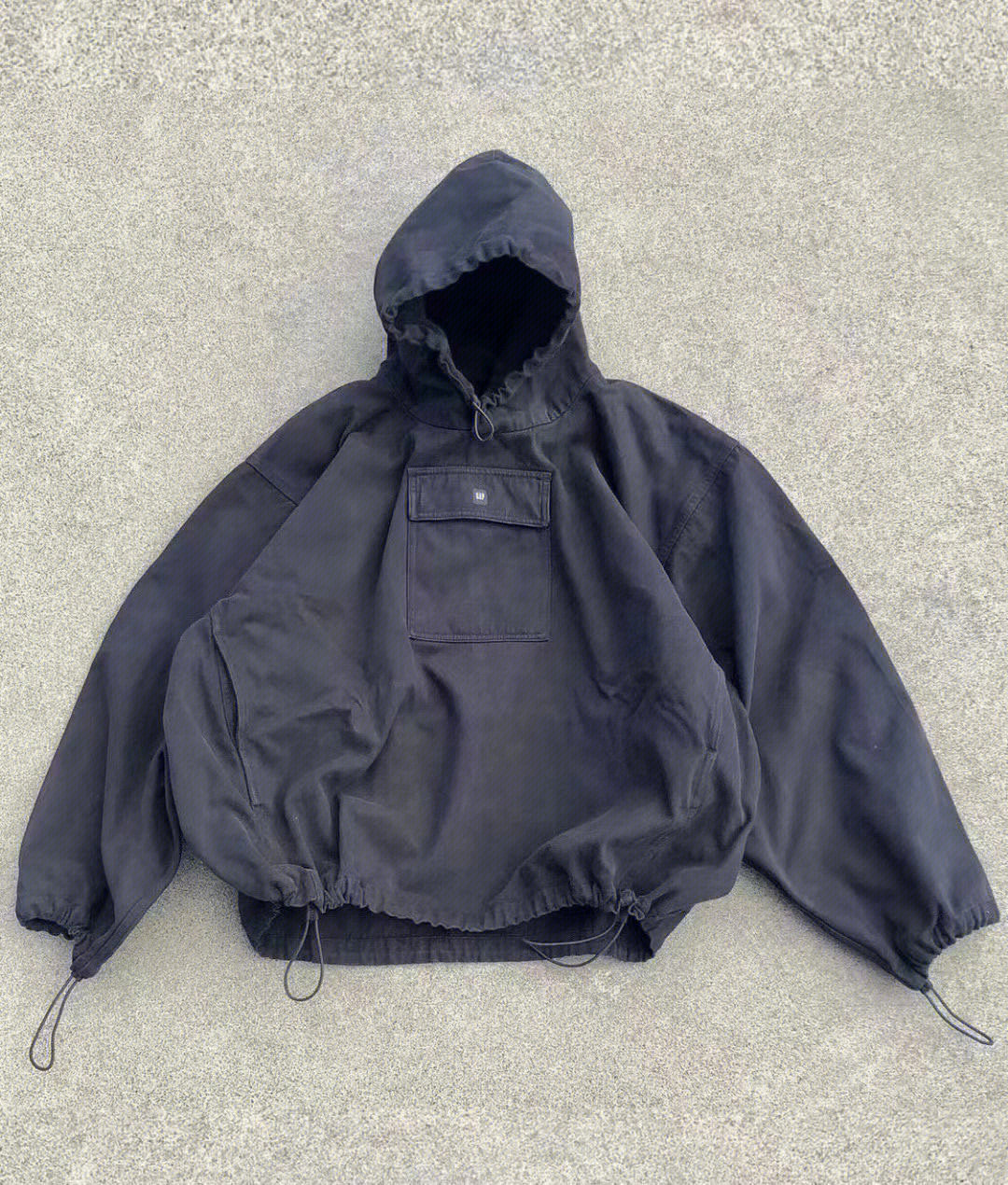 yeezy x gap x balenciaga 三方联名冲锋衣