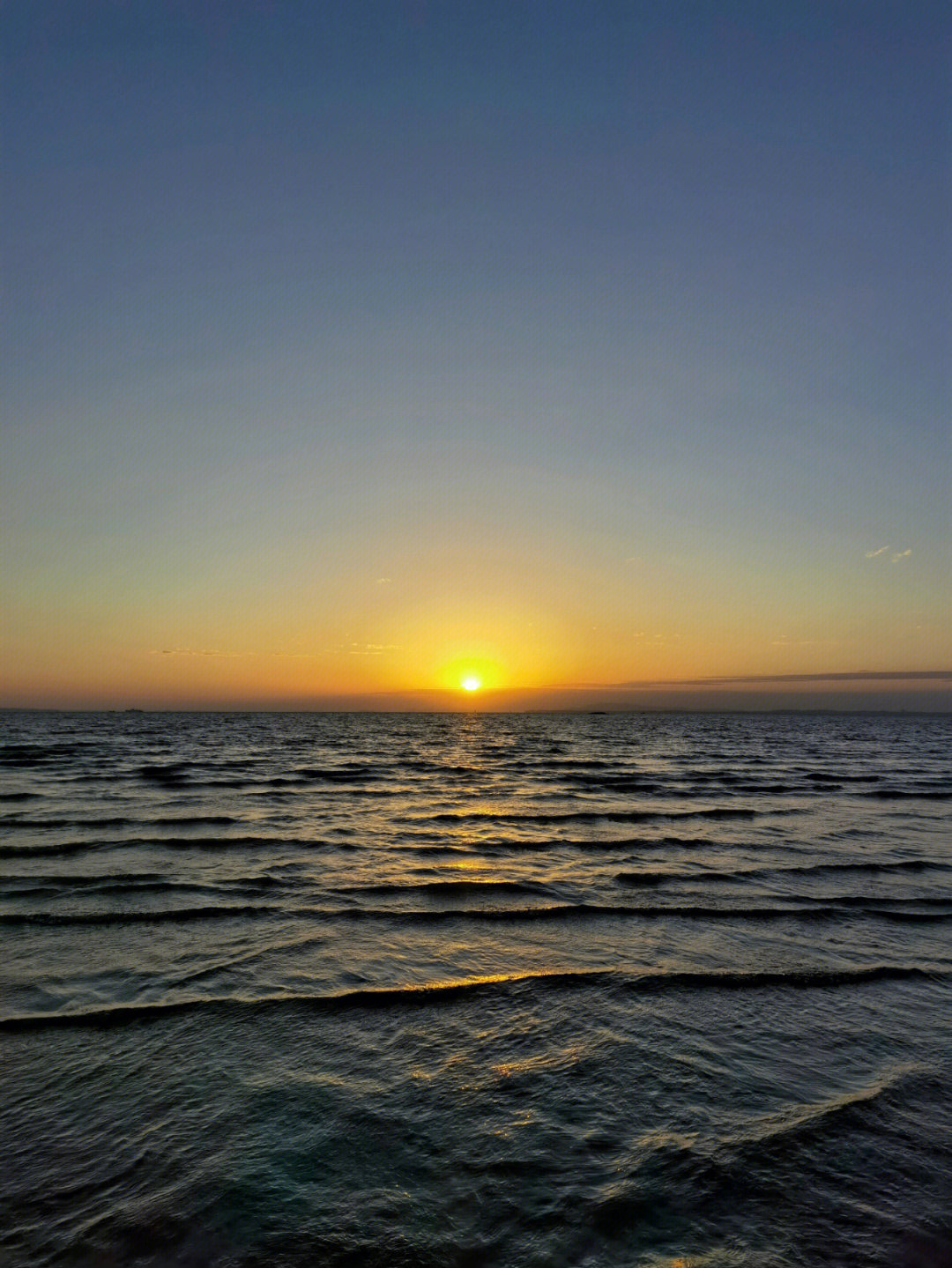 海上日出