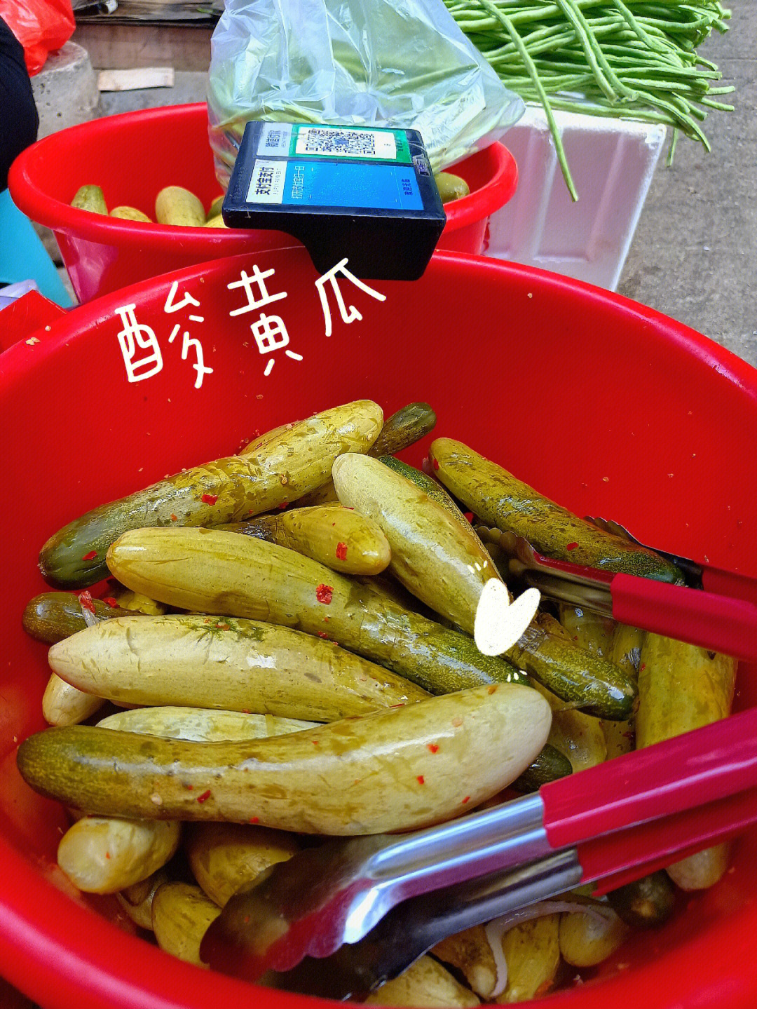 来自会昌县的小吃,酸水酸黄瓜我的最爱别看着没什么其实每一样都是辣