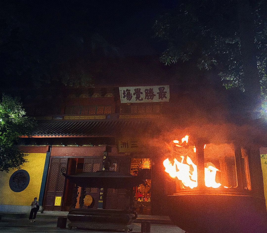 杭州旅游灵隐寺夜游