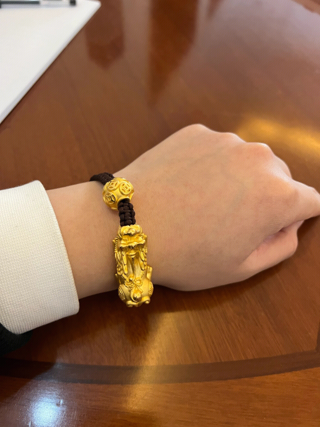 黄金貔貅戴左手示范图图片