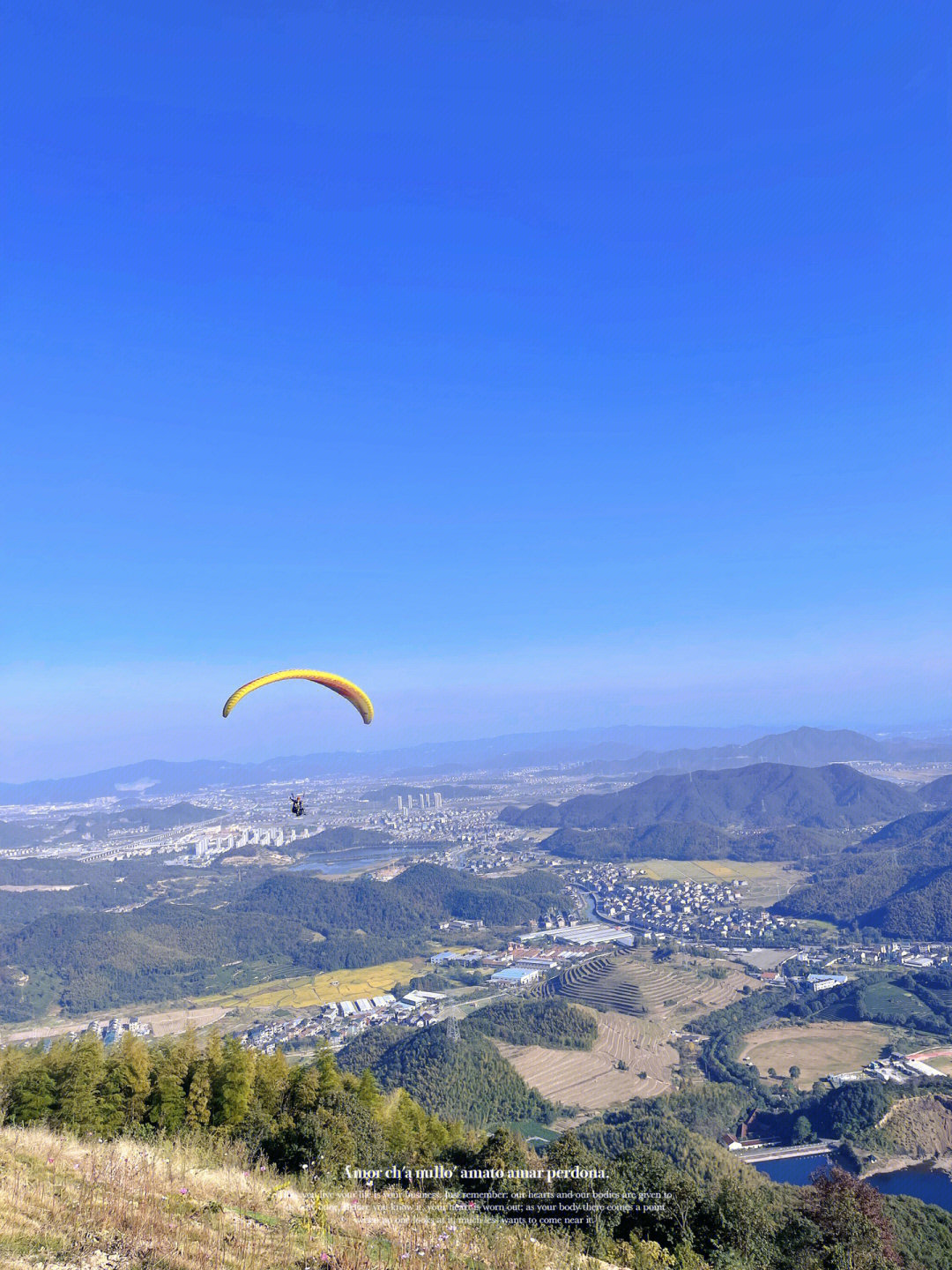 杭州萧山云石滑翔伞基地是以滑翔为主的旅游体验地,在戴村镇大佛山