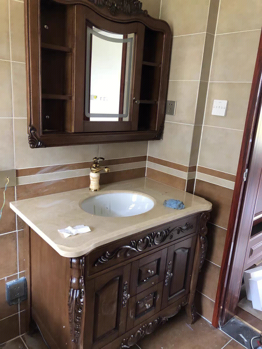 欧式实木雕花浴室柜智能镜天然大理石洗手台