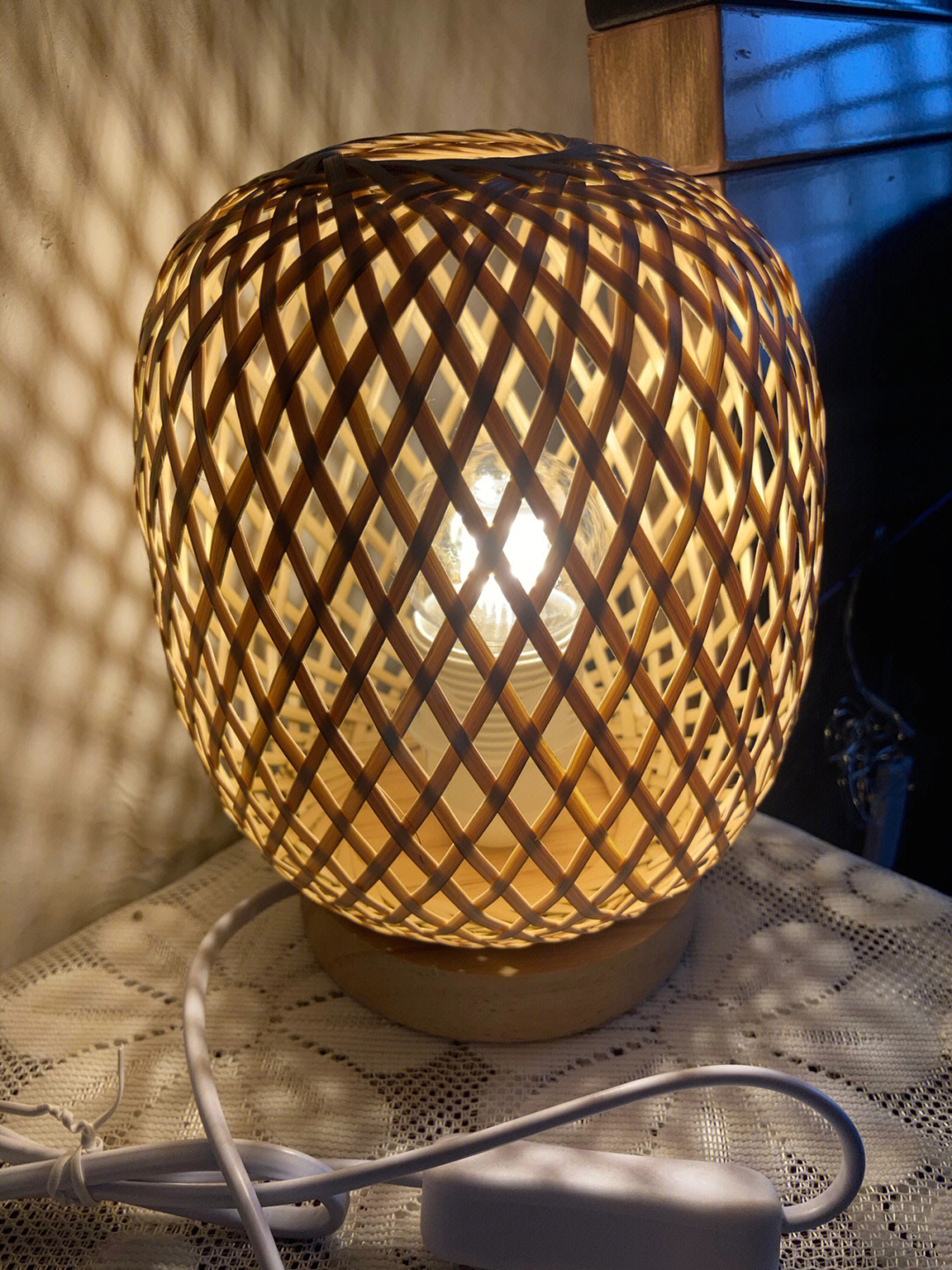简单竹篾编织灯笼图片