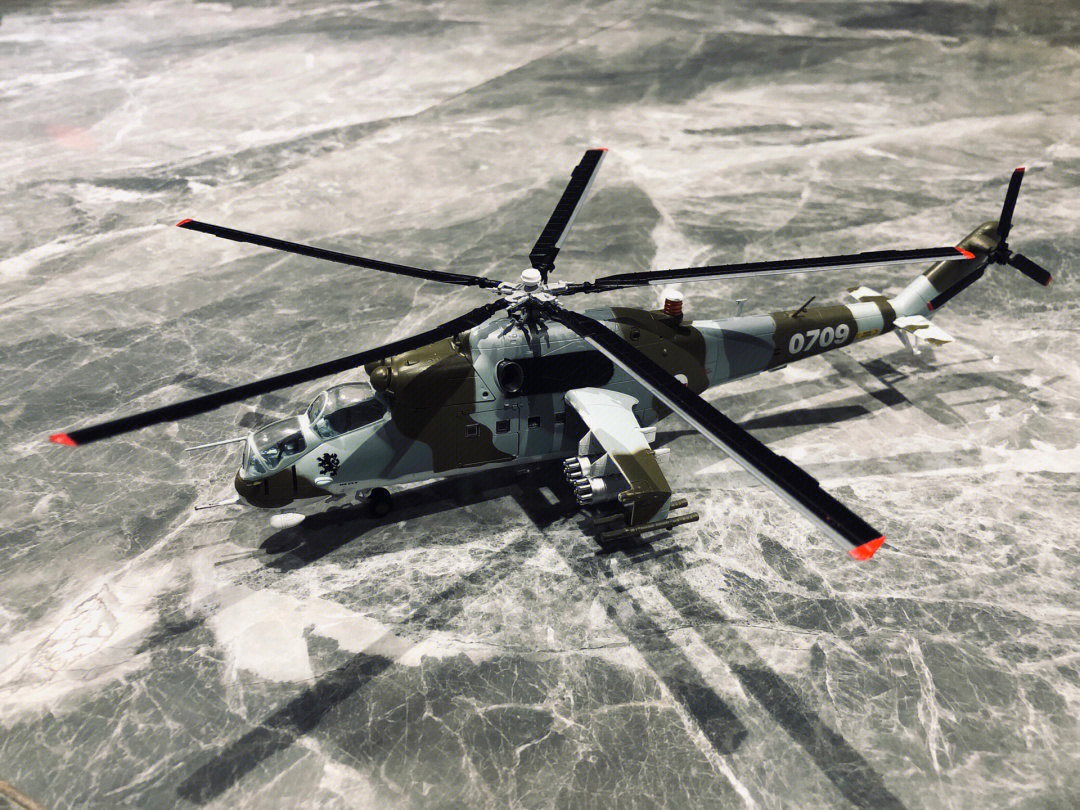 俄罗斯米24雌鹿武装直升机
