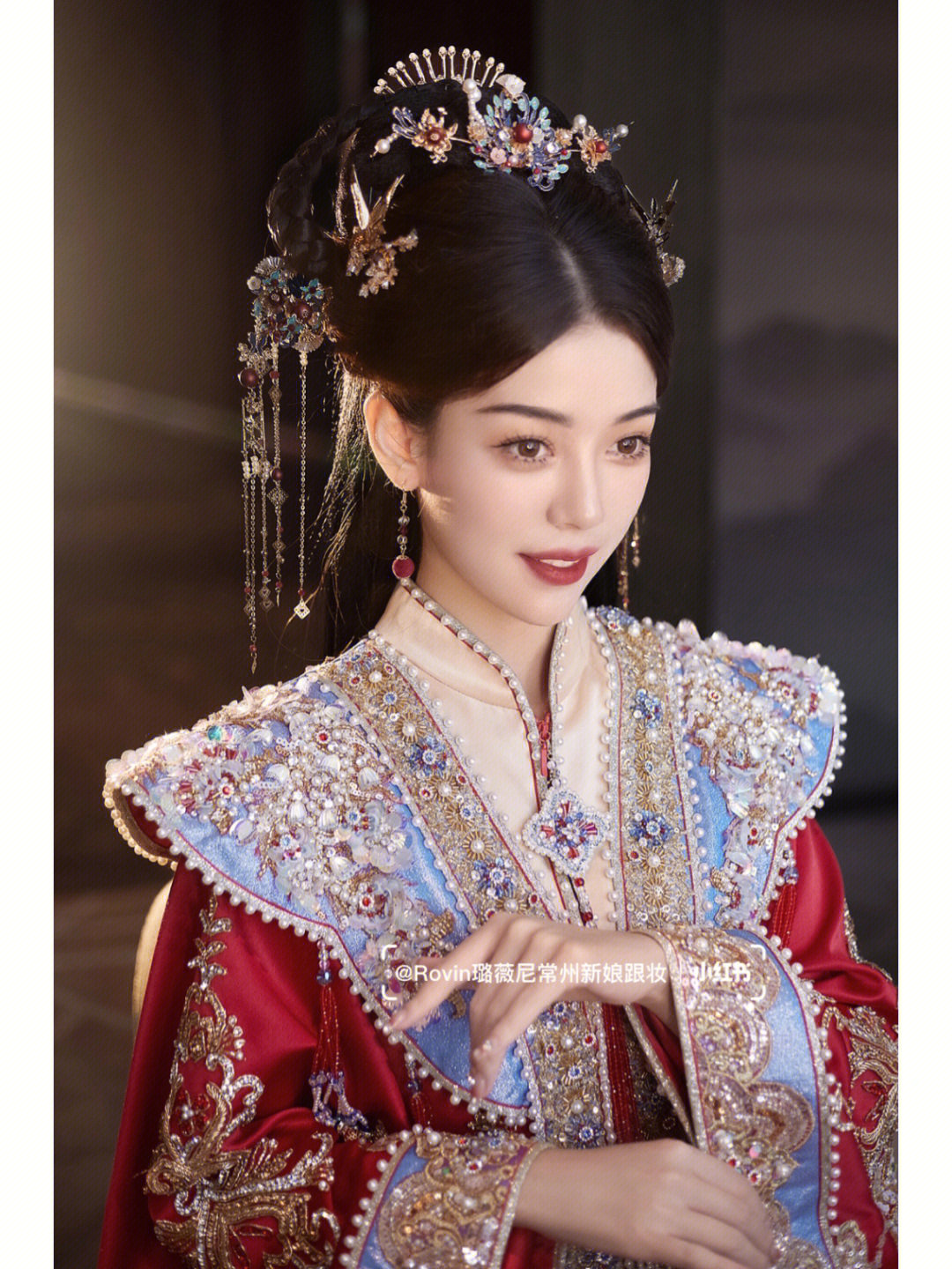 中式出门造型也可以尝试下披发哦在古代披发也意味着未出嫁的少女