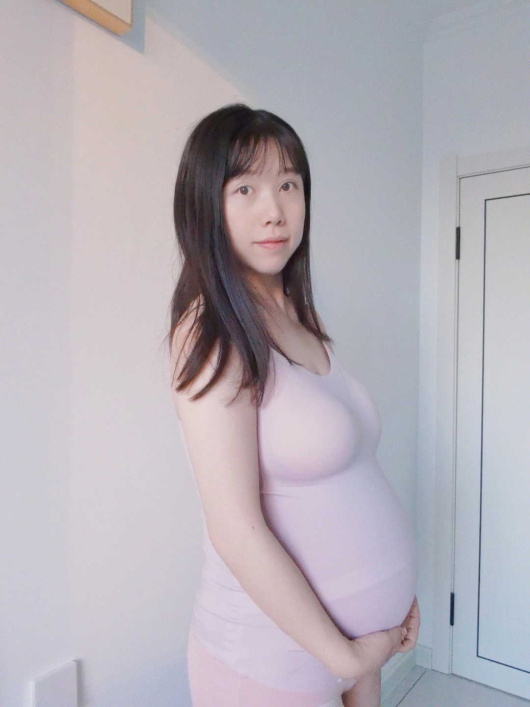孕妇后壁下怀的图片图片