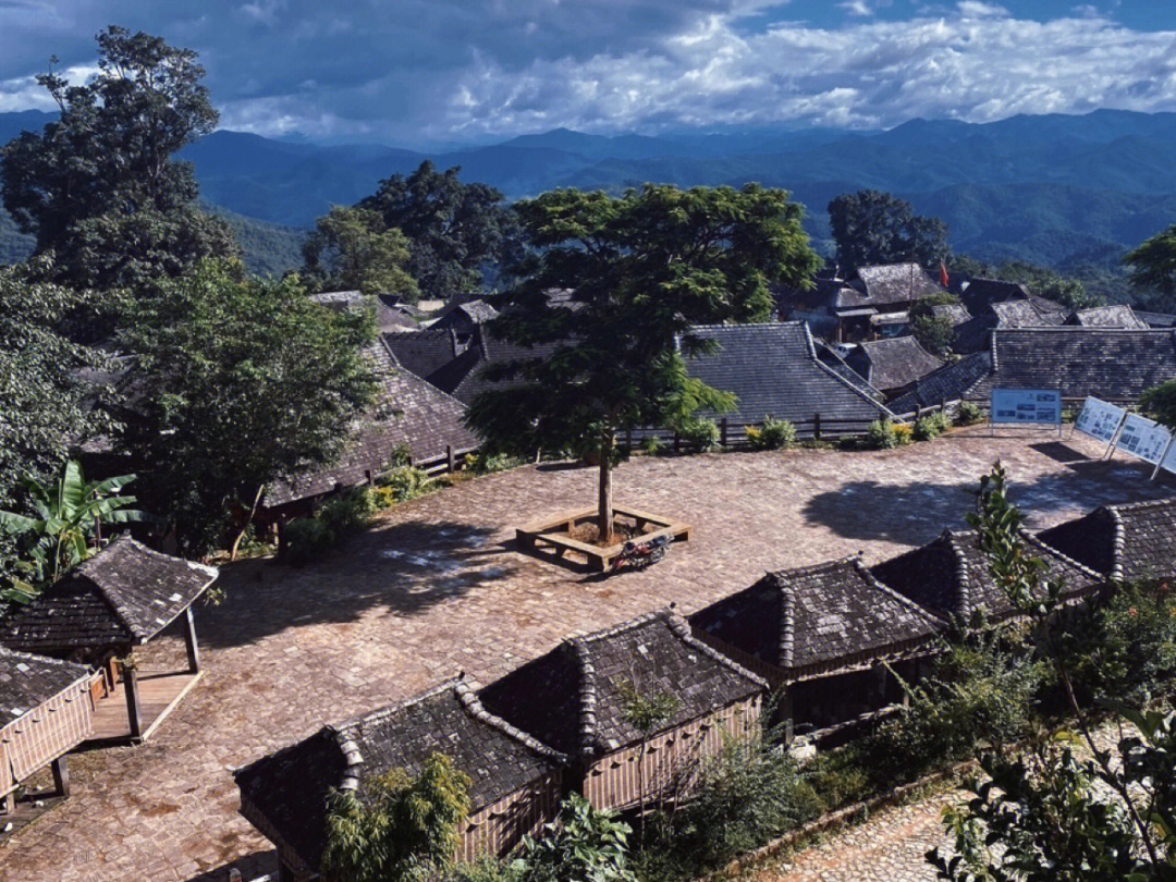 翁基布朗族古寨海拔图片
