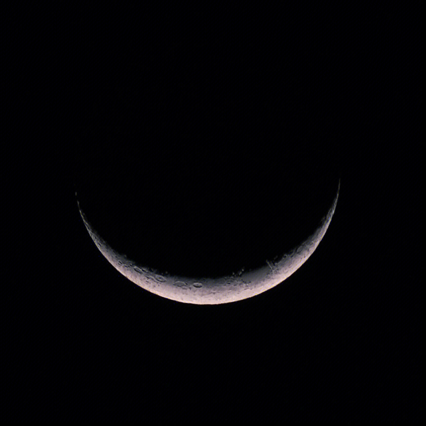初四的月亮图片