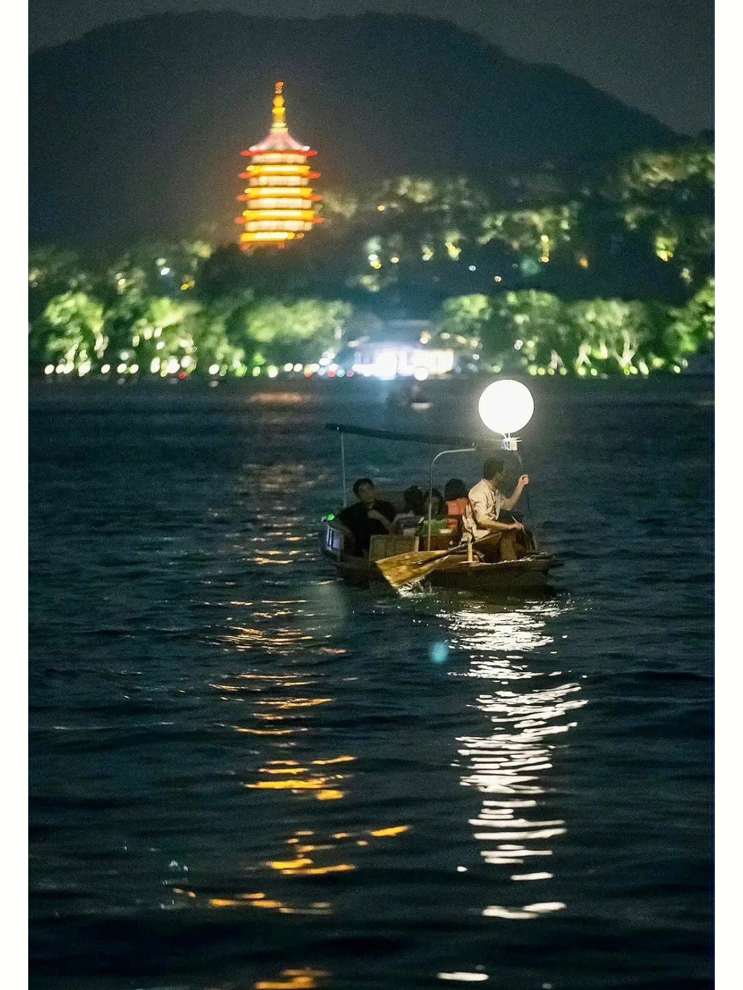杭州西湖月亮船了中秋赏月好地方
