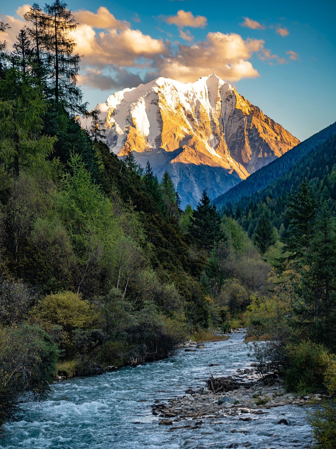 雅拉雪山的另一面◆虽然是景区,不买门票也能看到核心风景◆媲美天山