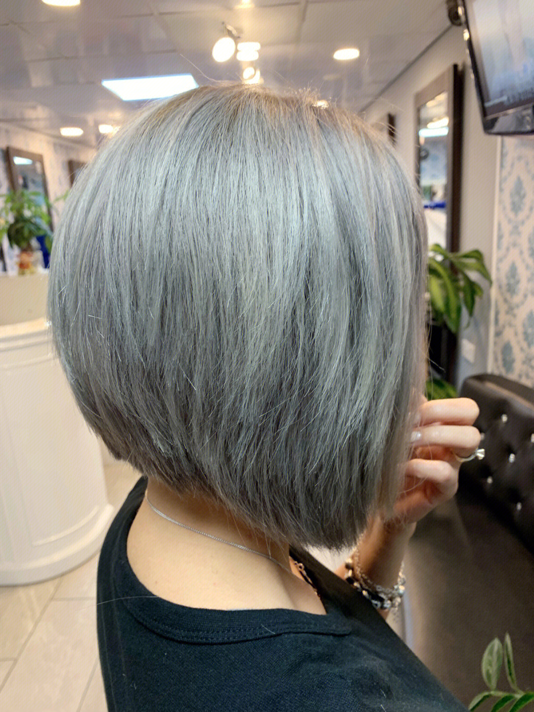 越南客人在其他店做了个灰色,头发烂掉,上色不均匀