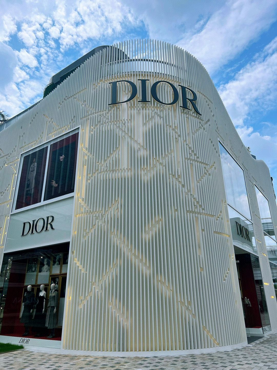 九月的第一杯咖啡是dior给的前滩太古里的dior旗舰店满满lady dior