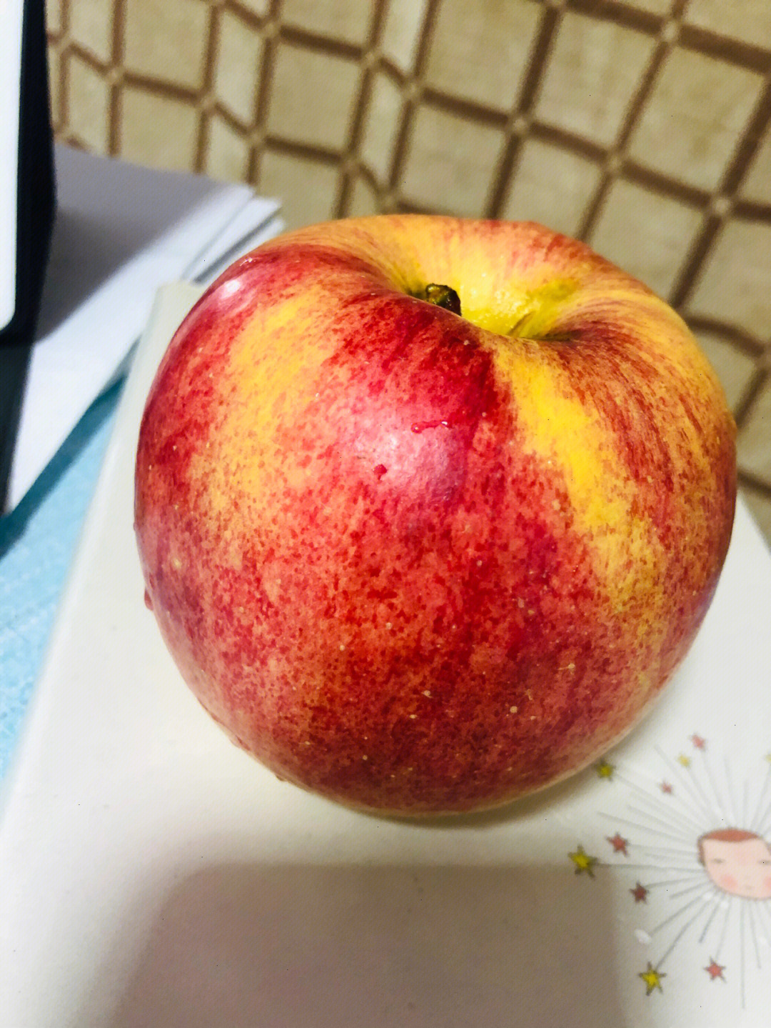 苹果  拼xixi无意间发现的一家水果店,是脆脆的苹果,折合市场价才3块