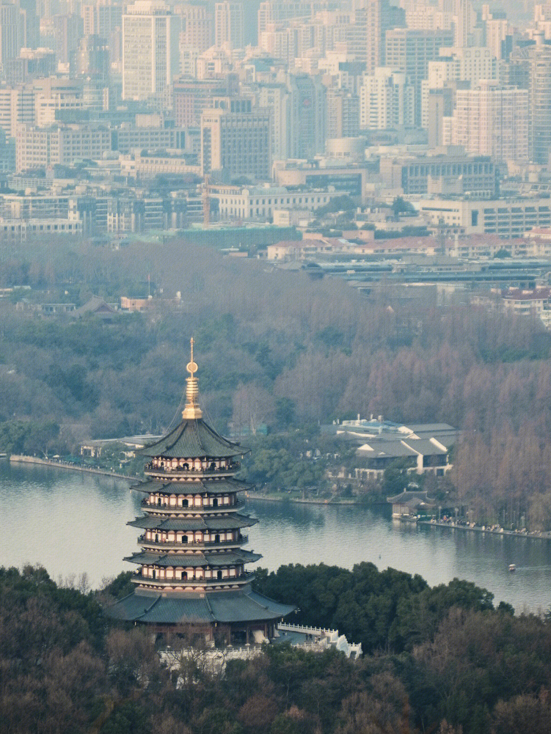 杭州九曜山俯瞰西湖全景