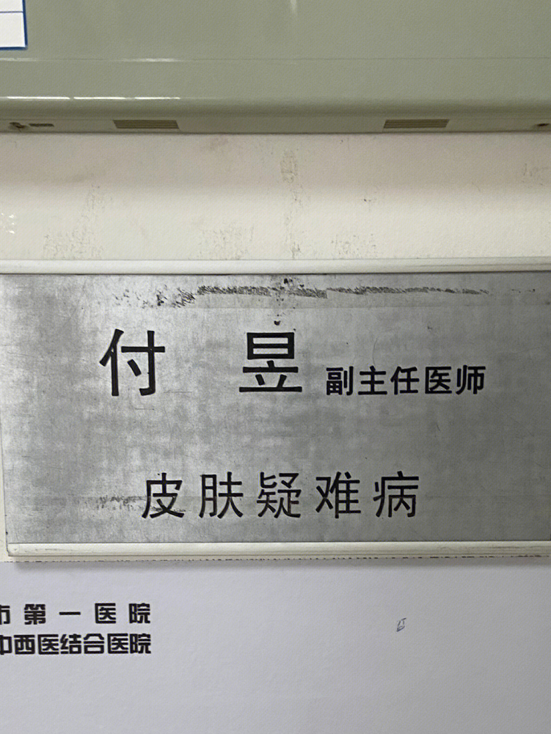 姐妹们听我一句劝 长痘千万不要乱用网上说的祛痘产品毛用没有 而且还