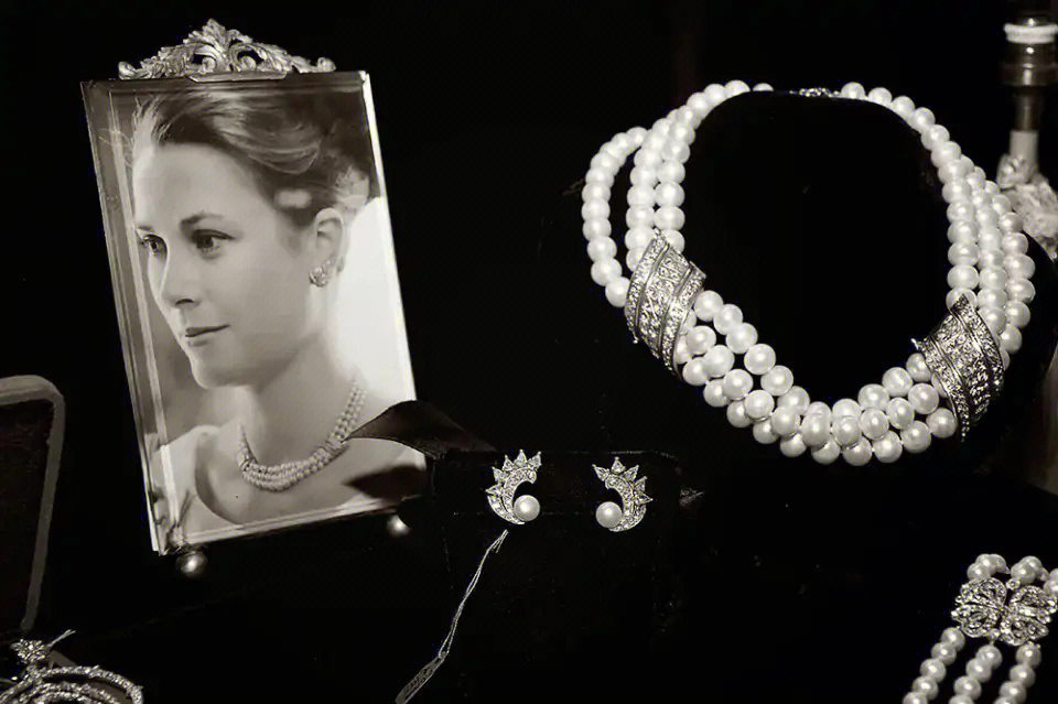 格蕾丝·凯利王冠图片