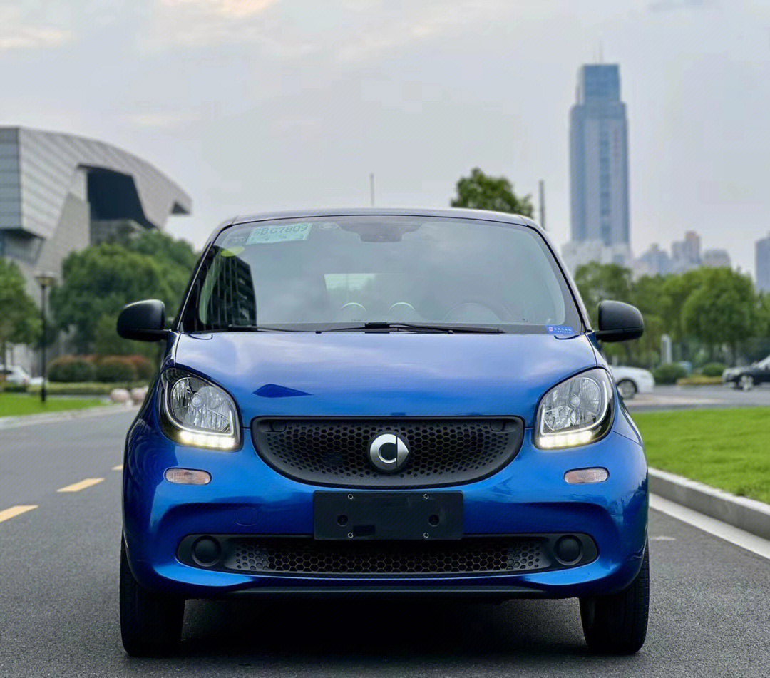 新到:17年smart forfour 四门版 一手车 4万公里