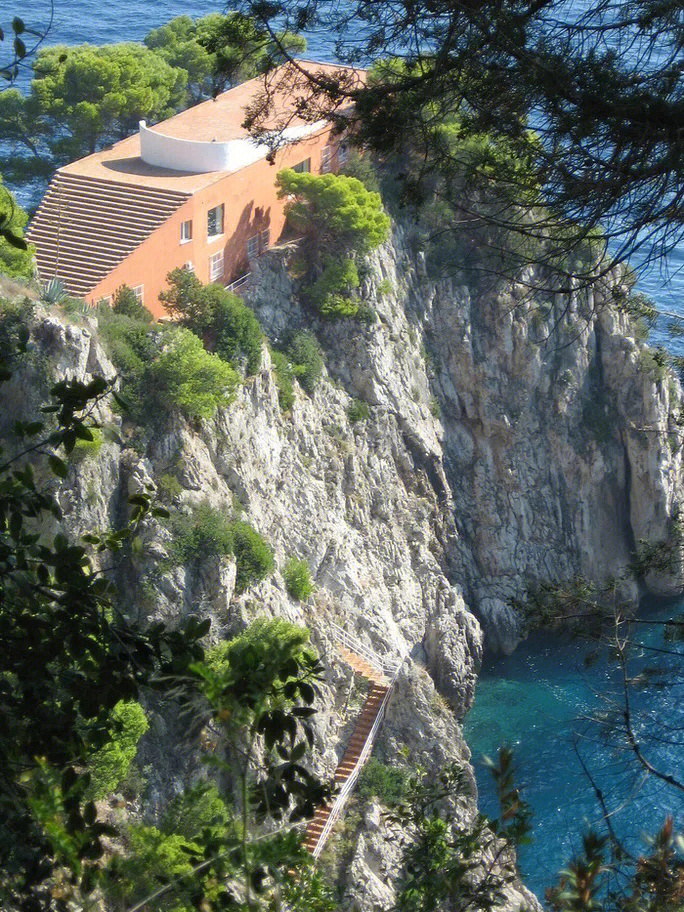 悬崖上的别墅图片