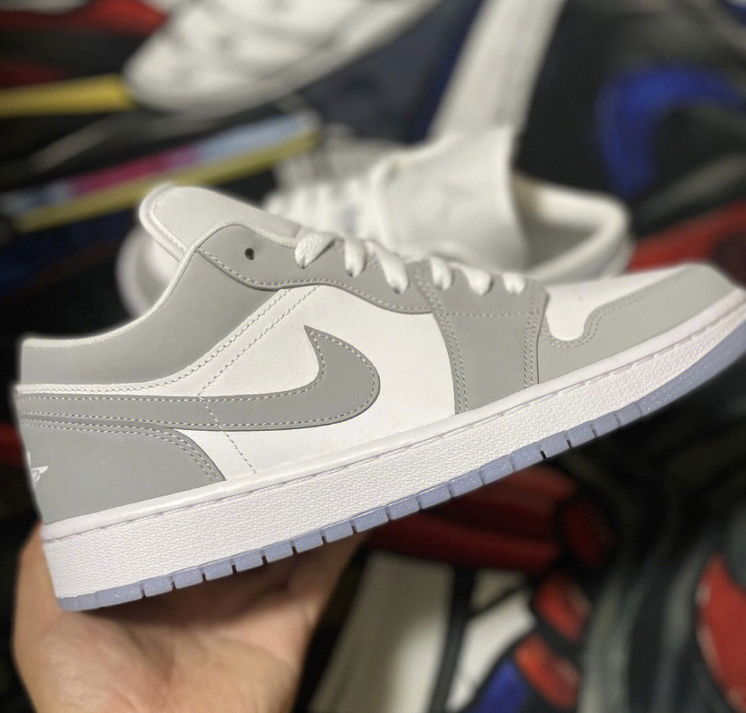 aj1灰白黑小迪奥图片