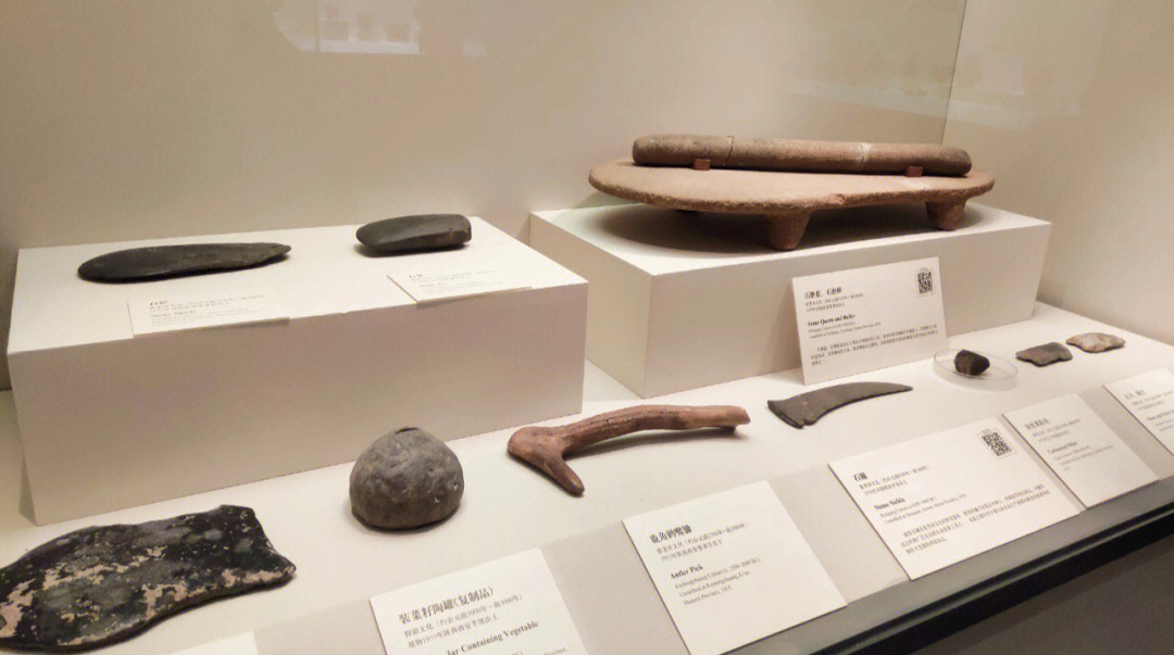 延续到距今距今5000多年左右,是以使用磨制石器为标志的人类物质文明