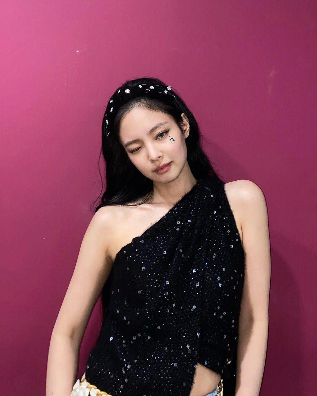 jennie穿的粉色jk图片