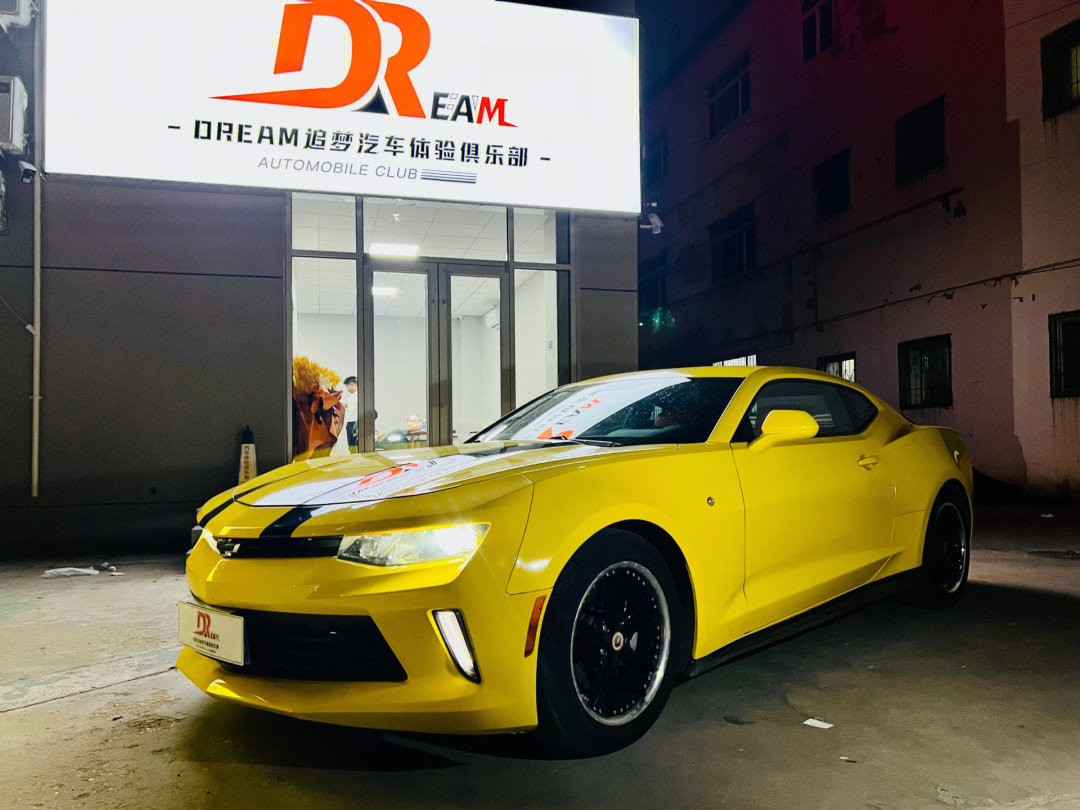 雪佛兰科迈罗大黄蜂