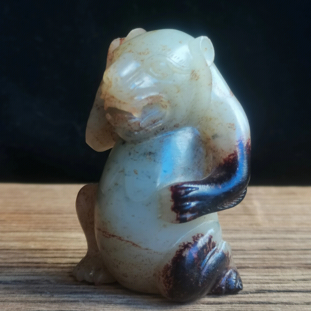 汉代古玉圆雕一只憨憨的熊