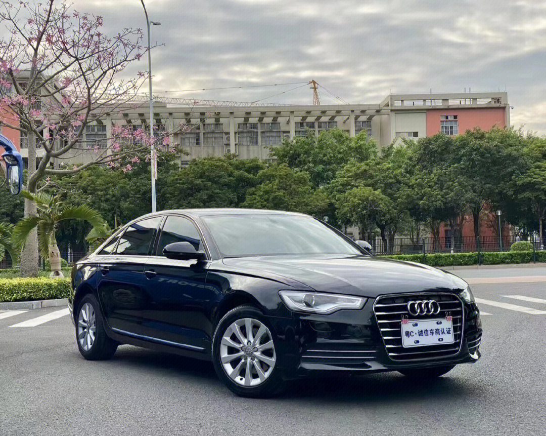 寄售车型:13年奥迪a6 30 fsi 舒适型 车况精神 保养到位