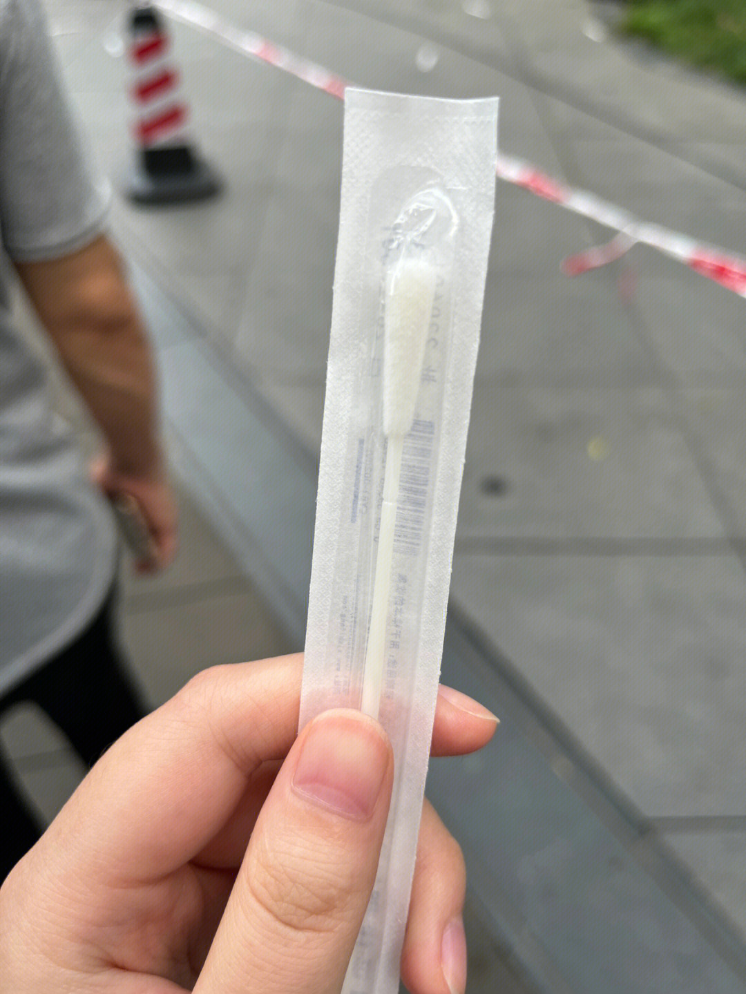 带拉猪做核酸才发现居然不是普通棉签