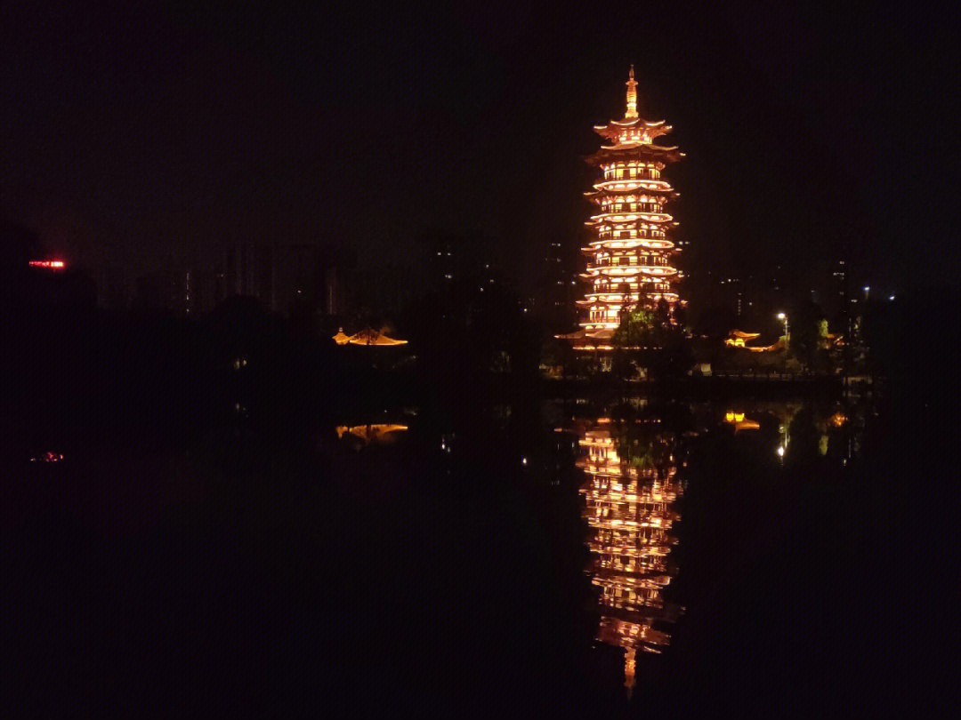 安阳洪河湿地公园夜景图片