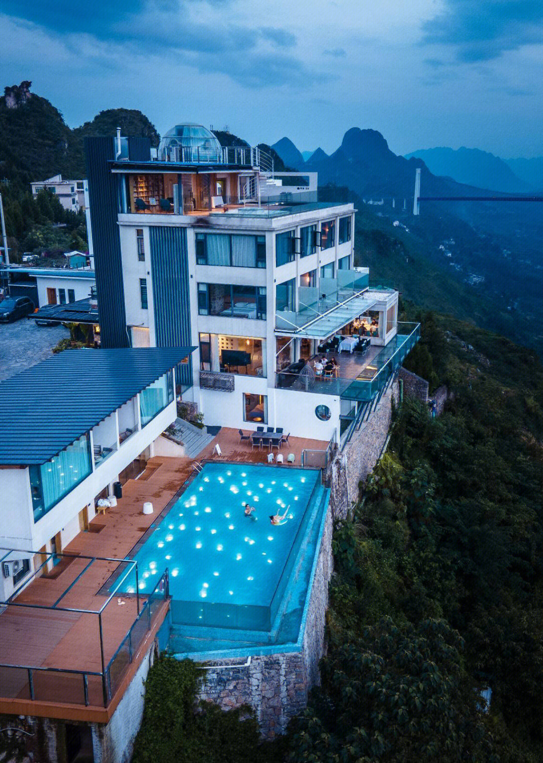 广西河池悬崖酒店图片