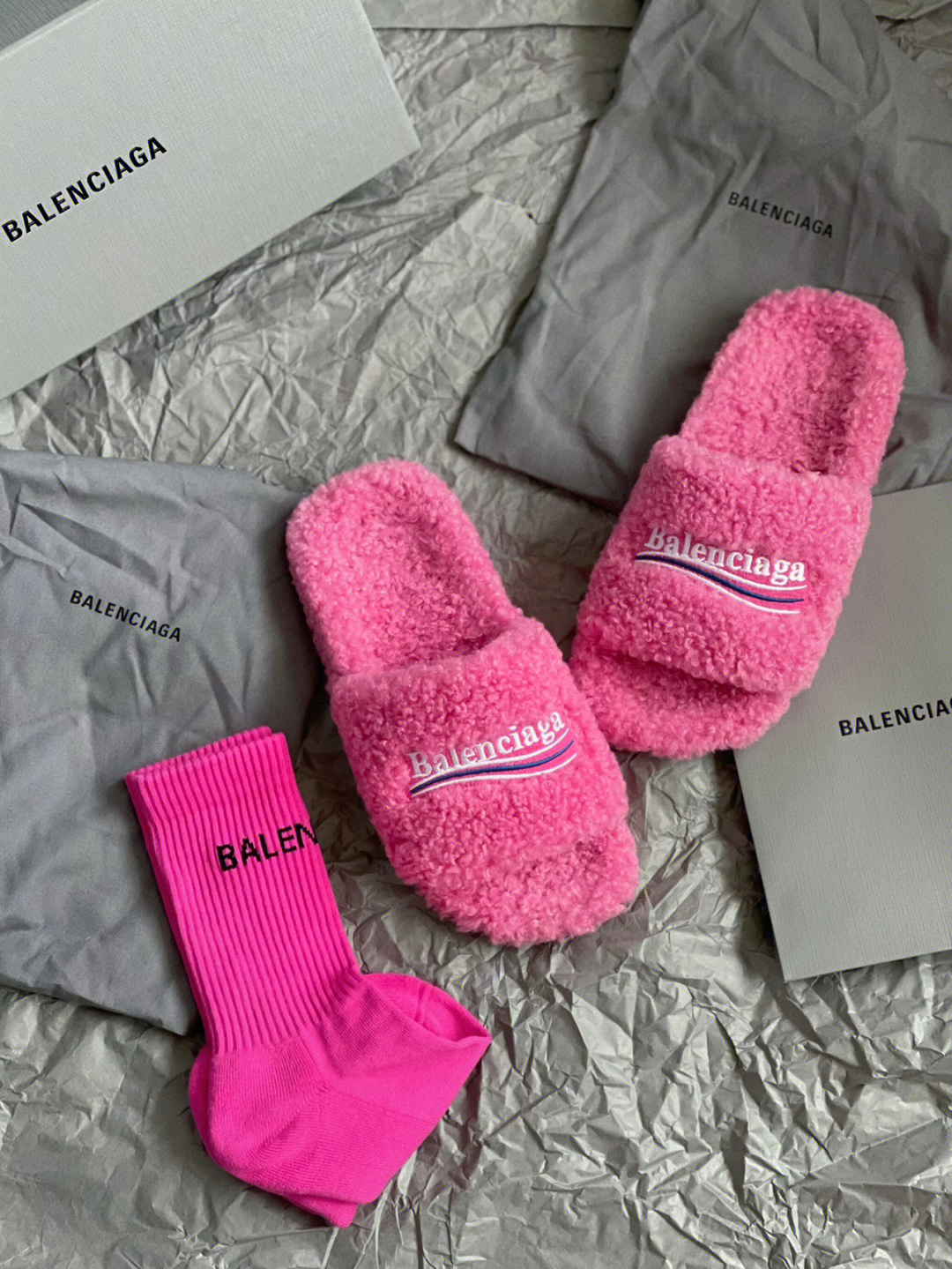 巴黎世家粉色拖鞋图片