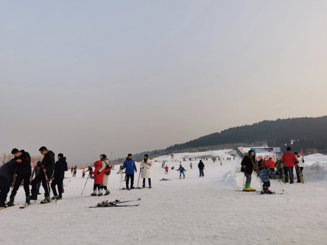 济南蟠龙山滑雪场图片
