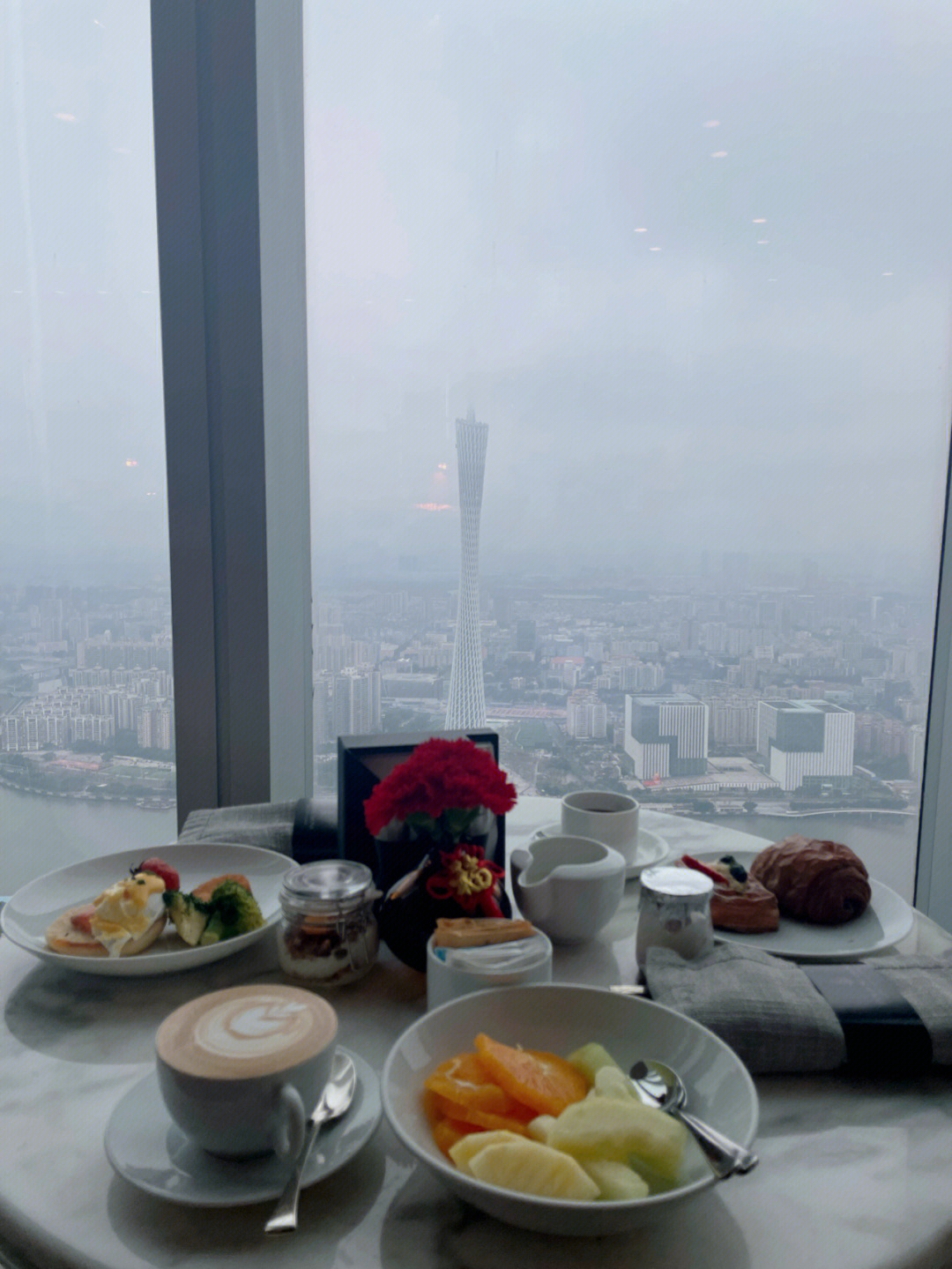 广州四季酒店72层餐厅图片