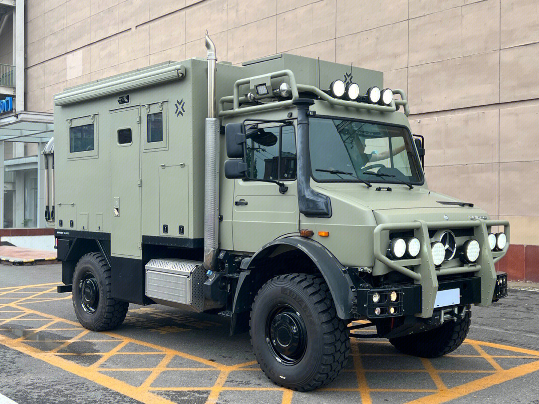 乌尼莫克越野房车6x6图片