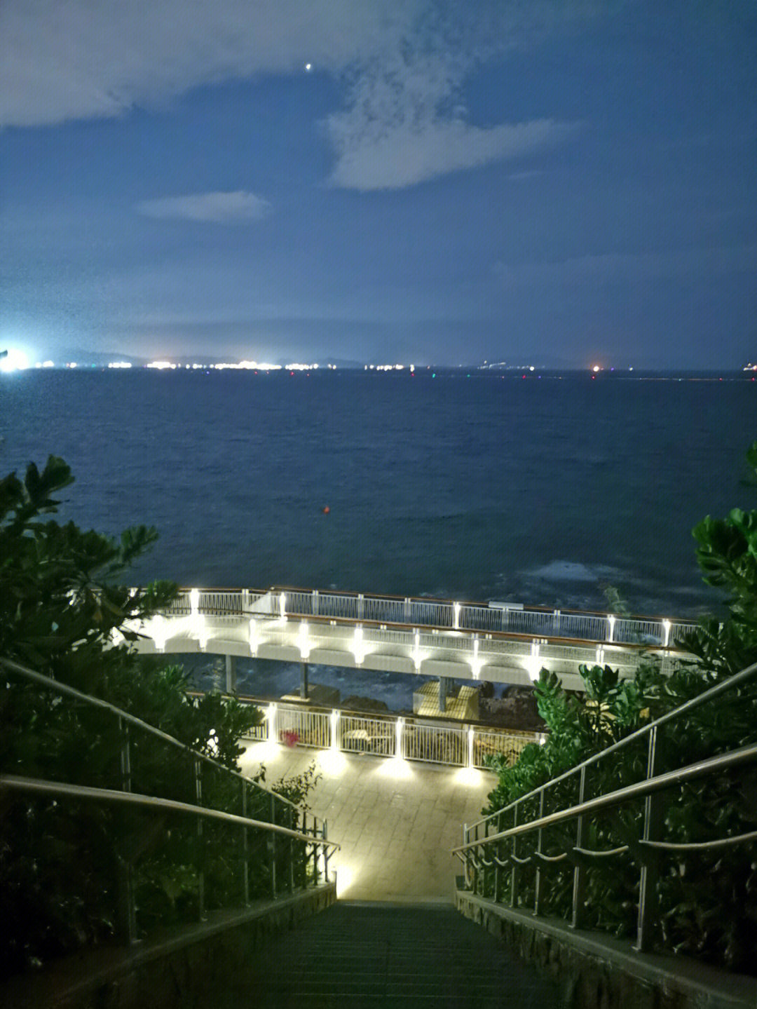 盐田海滨栈道夜景图片