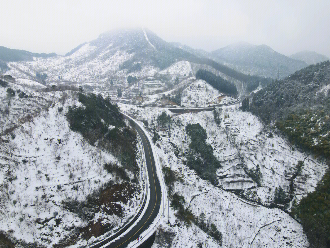 四明山看雪景的地方图片