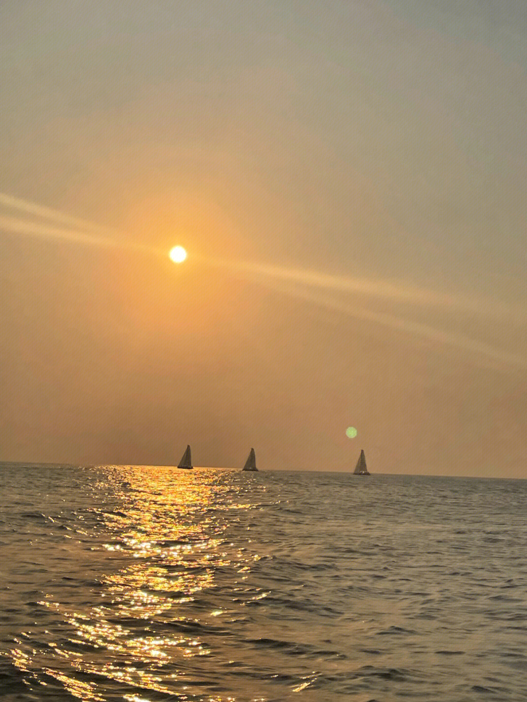 7月份的夕阳和海