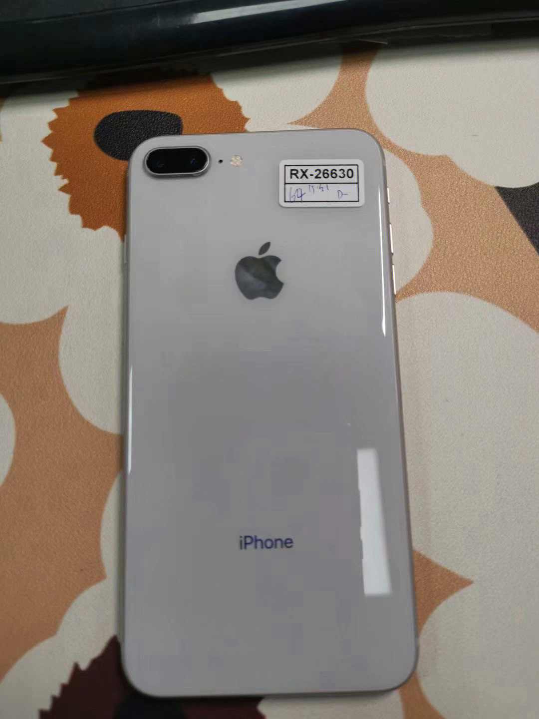 苹果8p,64g,国行白色,成色靓,百分百全原,换了电池,价格漂亮!