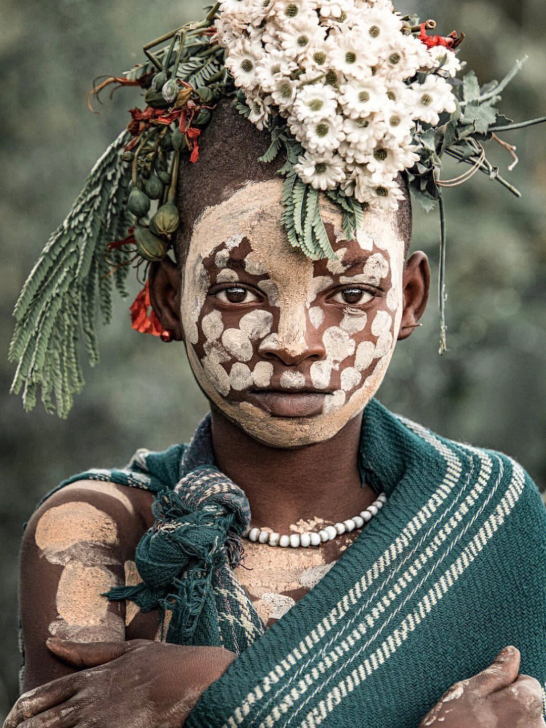 在埃塞尔比亚的苏里(suri)和苏尔玛(surma)部落,一直有身体彩绘的传统