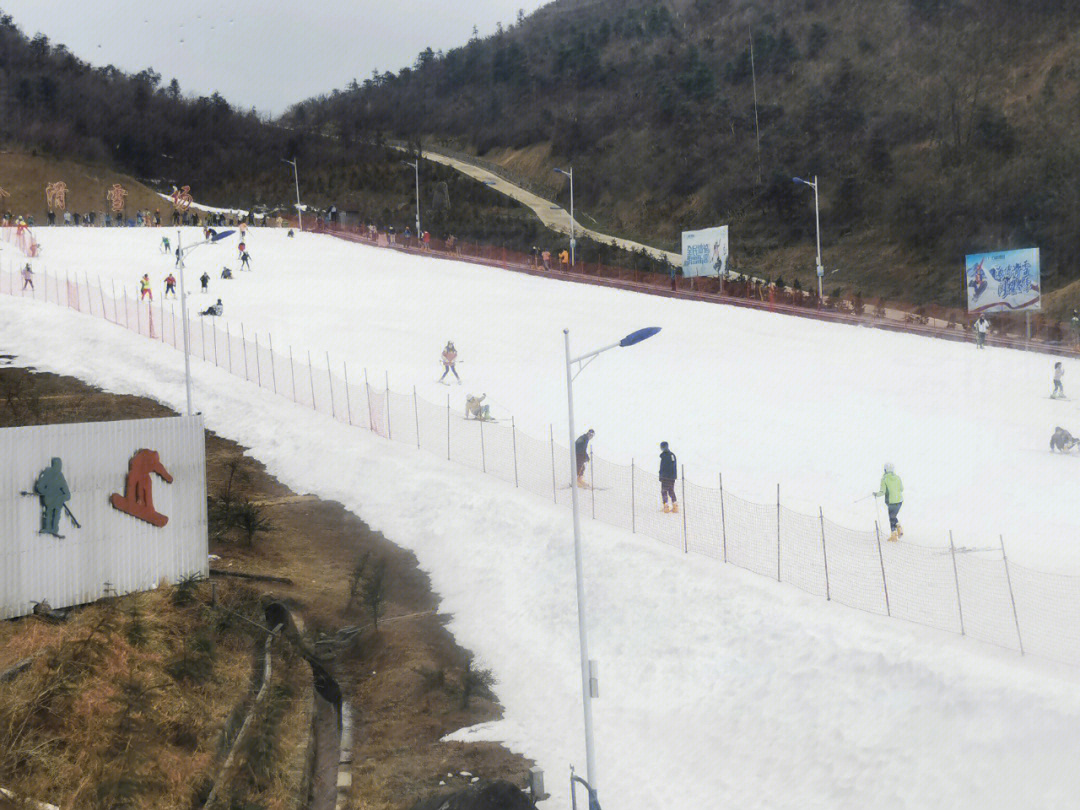铜铃山滑雪场图片