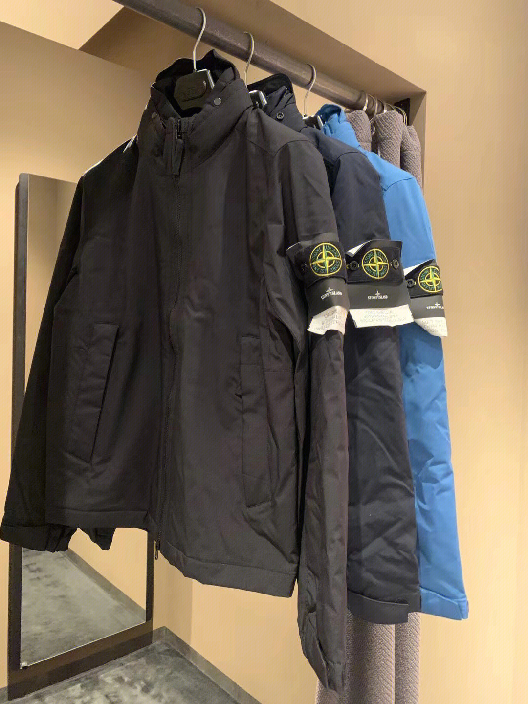 stone island 夹克,石头岛连帽冲锋衣,软壳内添primaloft棉